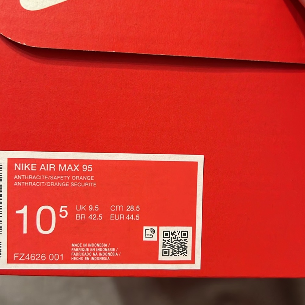 New mens size 10.5 Nike Air Max 95 Limited Edition - Picture 6 of 6